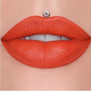 Jeffree Star Velour Liquid Lipstick.
Pain is Pleasure NIB